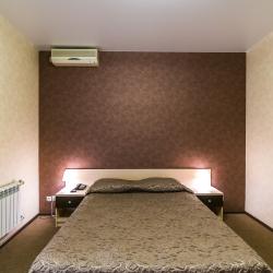 Номер стандарт с 1 двуспальной кроватью