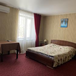 Номер полулюкс с 1 двуспальной кроватью