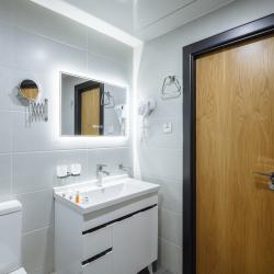 Номер люкс с двуспальной кроватью