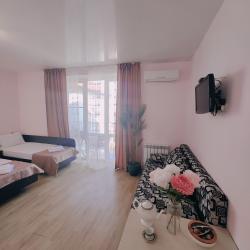 Номер стандарт семейный с 2 односпальными и 1 двуспальной кроватью