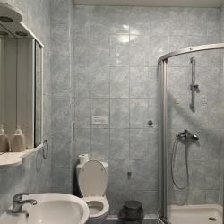 2-местный номер эконом стандарт с 1 двуспальной кроватью