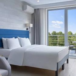 Номер стандарт плюс с 1 двуспальной кроватью