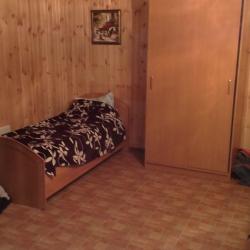 Номер стандарт с 2 односпальными и 1 двуспальной кроватью