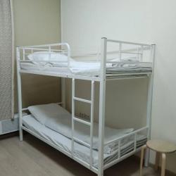 Кровать в общем номере Севилья с 2 двухъярусными кроватями (общие удобства)