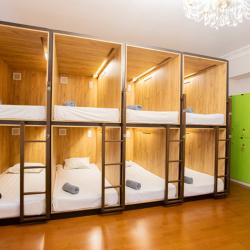 Кровать в 12-местном общем мужском номере (удобства на этаже)