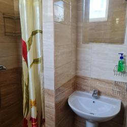 Номер стандарт с 1 двуспальной и 1 двухъярусной кроватью