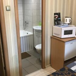 Номер стандарт с 1 двуспальной кроватью и балконом