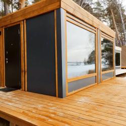 Домик у озера