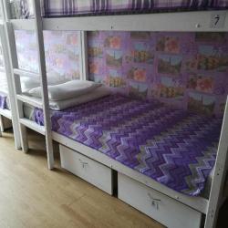 Кровать в 8-местном общем женском номере