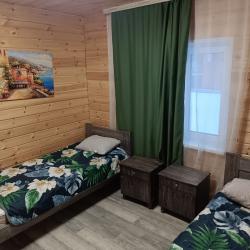 Коттедж улучшенный с 2 односпальными и 1 двуспальной кроватью