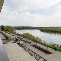 Повышенной комфортности с 1 двуспальной кроватью с балконом с видом на реку