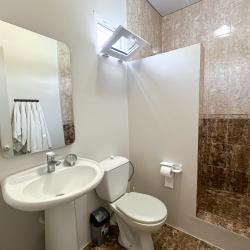 Номер стандарт с 2 односпальными и 1 двуспальной кроватью