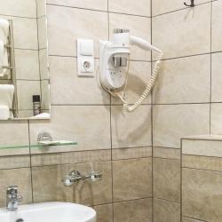 Номер стандарт с 1 двуспальной кроватью (мансарда)