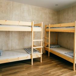 Кровать в 6-местном общем номере