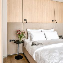 Коттедж улучшенный с общей террасой и видом на озеро