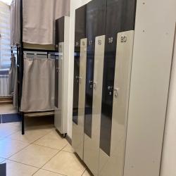Кровать в 8-местном общем мужском номере