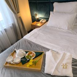 Номер полулюкс с 1 двуспальной кроватью №7