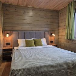 Комната полулюкс с 1 односпальной и 1 двуспальной кроватью