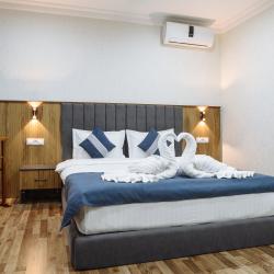 Номер люкс с двуспальной кроватью