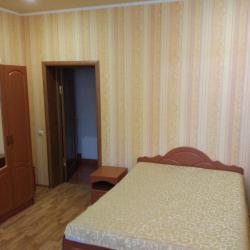 Номер стандарт эконом с 1 односпальной и 1 двуспальной кроватью