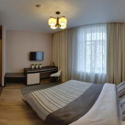 Номер стандарт с 1 двуспальной кроватью, 3 категория (с завтраком)