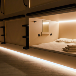 Deep Capsule Hotel (Дип) — 992fd229bc23dcea5e94d1bf7ab94b49
