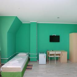 Номер стандарт улучшенный с 2 односпальными и 1 двуспальной кроватью