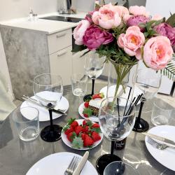 2-комнатные апартаменты стандарт в центре Тюмени с живописным прудом