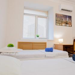 Кровать в 12-местном общем мужском номере (удобства на этаже)