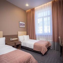 Номер стандарт с 2 односпальными кроватями (вид на улицу)