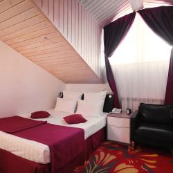 Номер стандарт с 1 двуспальной кроватью (мансарда)