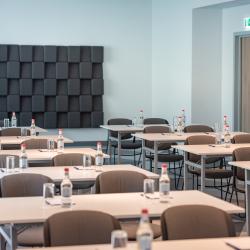 Фото Отель Holiday Inn Express Yerevan (Холидей Инн Экспресс )