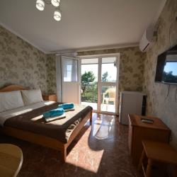 Комната делюкс с 1 двуспальной кроватью, балконом и видом на море