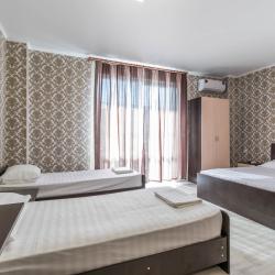 Комната комфорт с 2 односпальными и 1 двуспальной кроватью