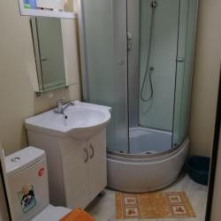 Номер эконом с 1 односпальной и 1 двуспальной кроватью