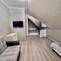 1-комнатный номер стандарт с 1 односпальной и 1 двуспальной кроватью (мансарда)