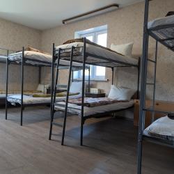 Кровать в 12-местном общем номере