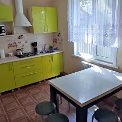 Фото Апартаменты на улице Безжонова 66