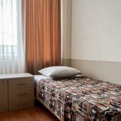 Кровать в 4-местном общем женском номере