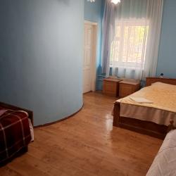 Коттедж улучшенный с 14 односпальными и 3 двуспальными кроватями