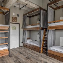 Кровать в 8-местном общем женском номере (общие удобства)