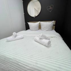 Номер полулюкс с 1 односпальной и 1 двуспальной кроватью №25