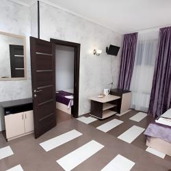 Номер стандарт семейный с 1 односпальной и 1 двуспальной кроватью