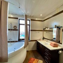 Фото Апартаменты на улице Меридианная 1