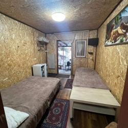 Номер эконом с 1 односпальной и 1 двуспальной кроватью