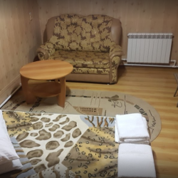Номер люкс с 1 односпальной и 1 двуспальной кроватью