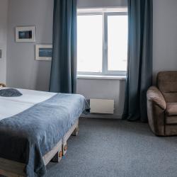 3-местный номер комфорт улучшенный с 1 односпальной и 1 двуспальной кроватью