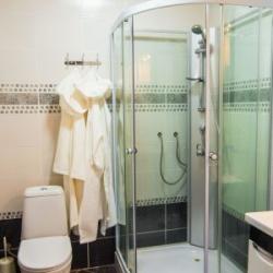 4-местный номер комфорт улучшенный с 1 двуспальной кроватью