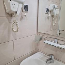 Номер стандарт с 1 двуспальной кроватью