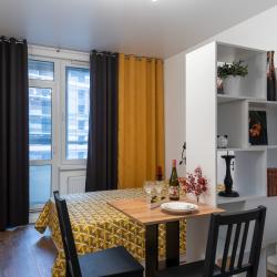 Апартаменты студия RoomyRoom Yellow у Клиники Алмазова